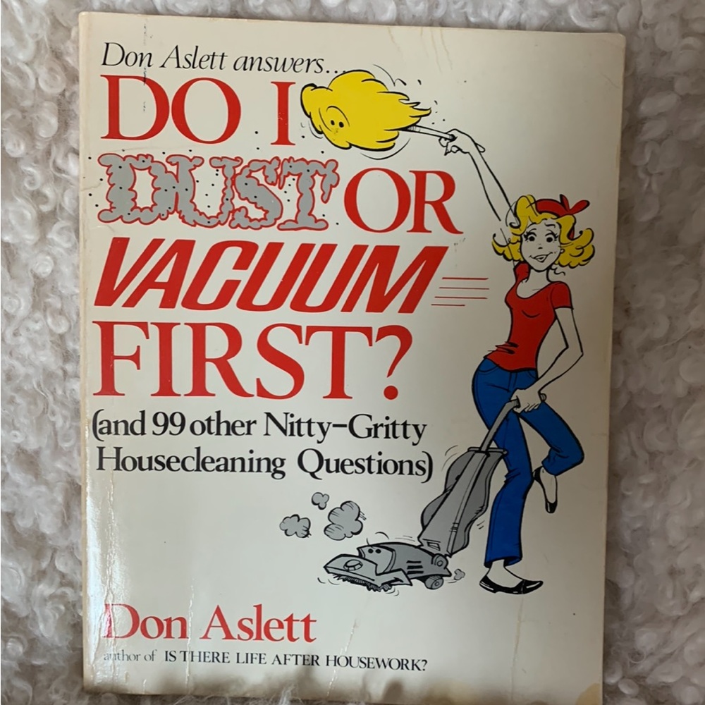 “Do I Dust or Vacuum First?” Book                    NWOT